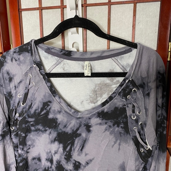 Gray black tie dye v neck soft top - Picture 5 of 5